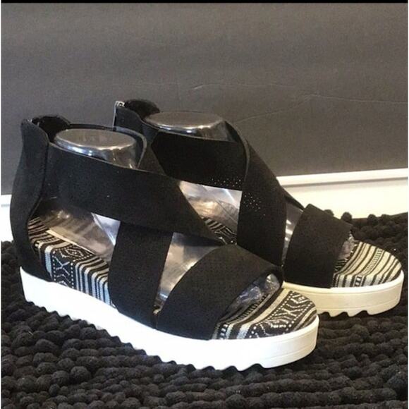 Very G Allie Platform Gladiator Sandals size 9.5 or 10, Black and White - Picture 1 of 9
